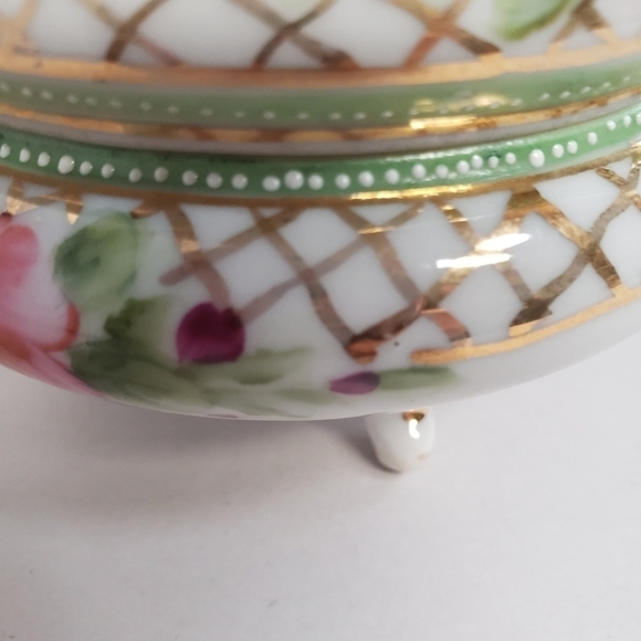 Handpainted Nippon Moriage Dresser Jar Trinket Dish Footed Cabbage Roses - Picture 7 of 7